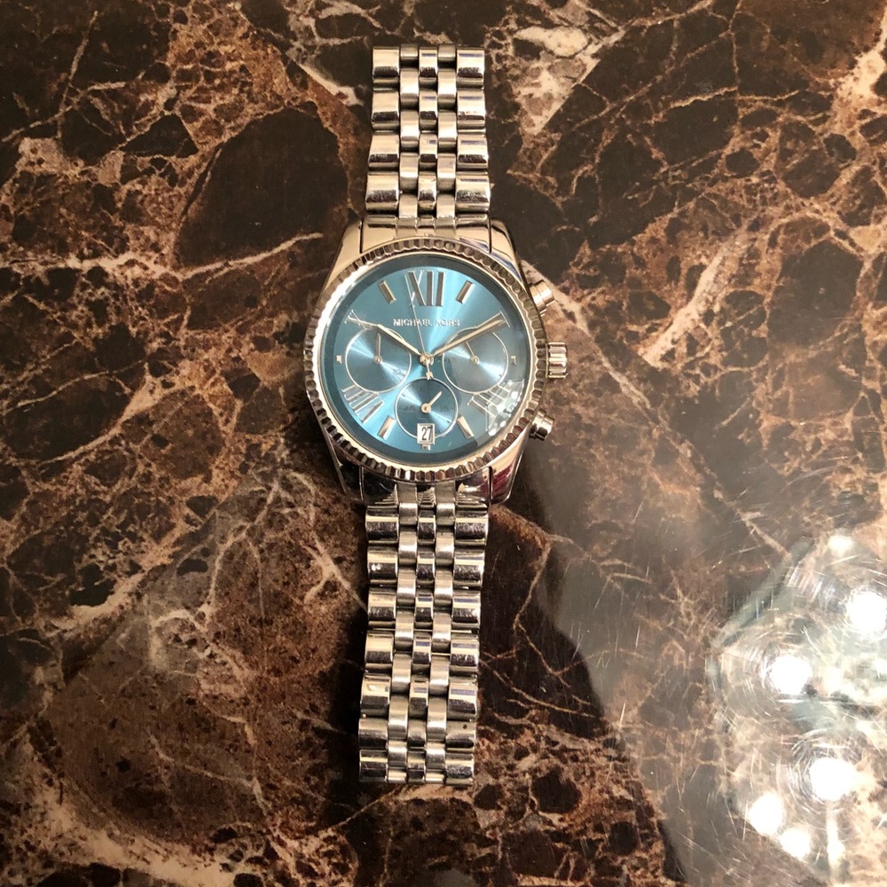 Michael Kors Watch - Picture 2 of 4